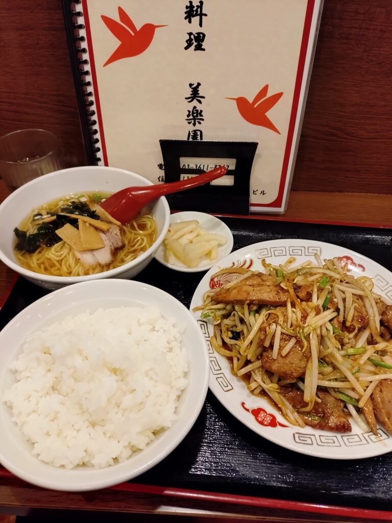 警察署の近くには街中華がある？